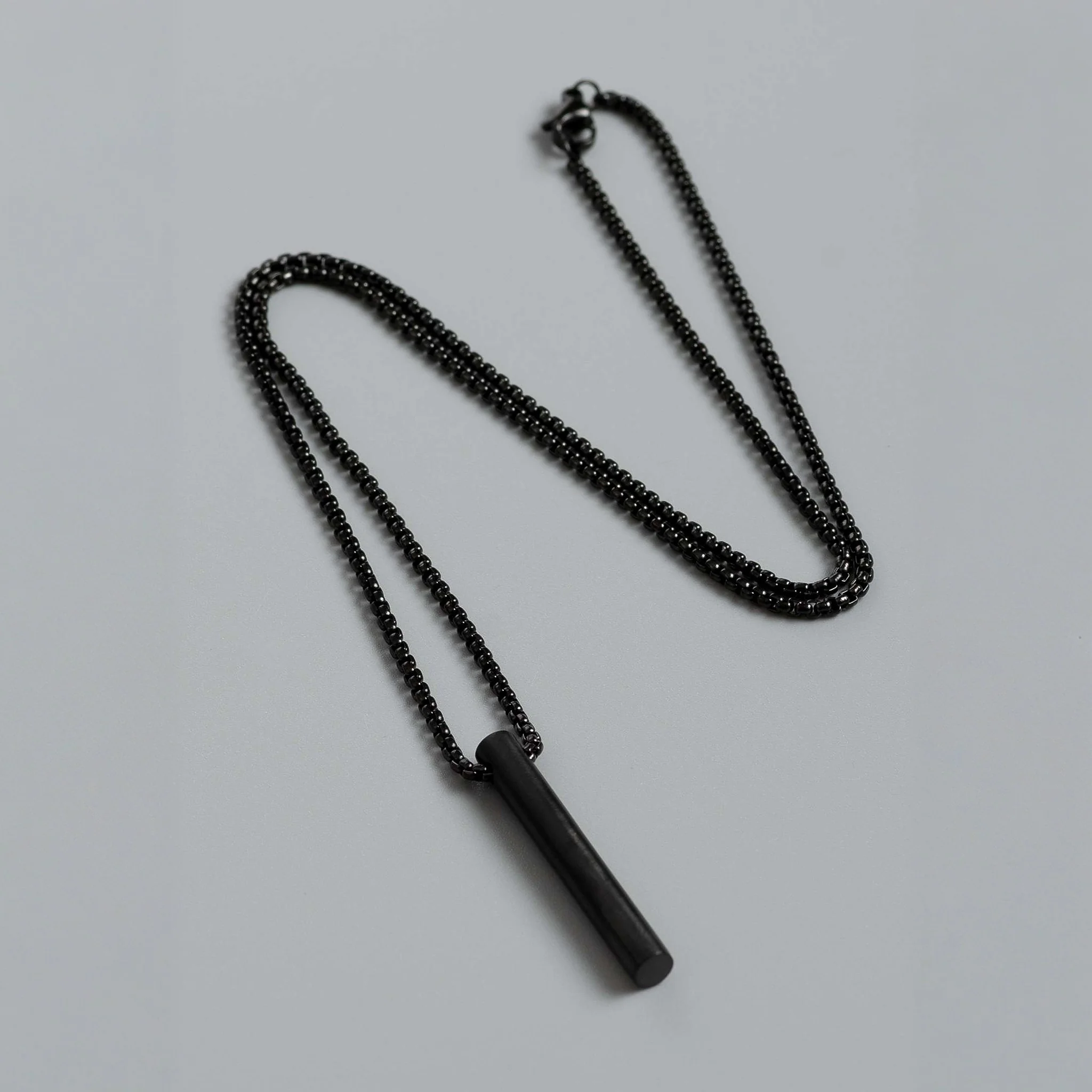 CLASSIC ROUND BAR BLACK NECKLACE - Image 3