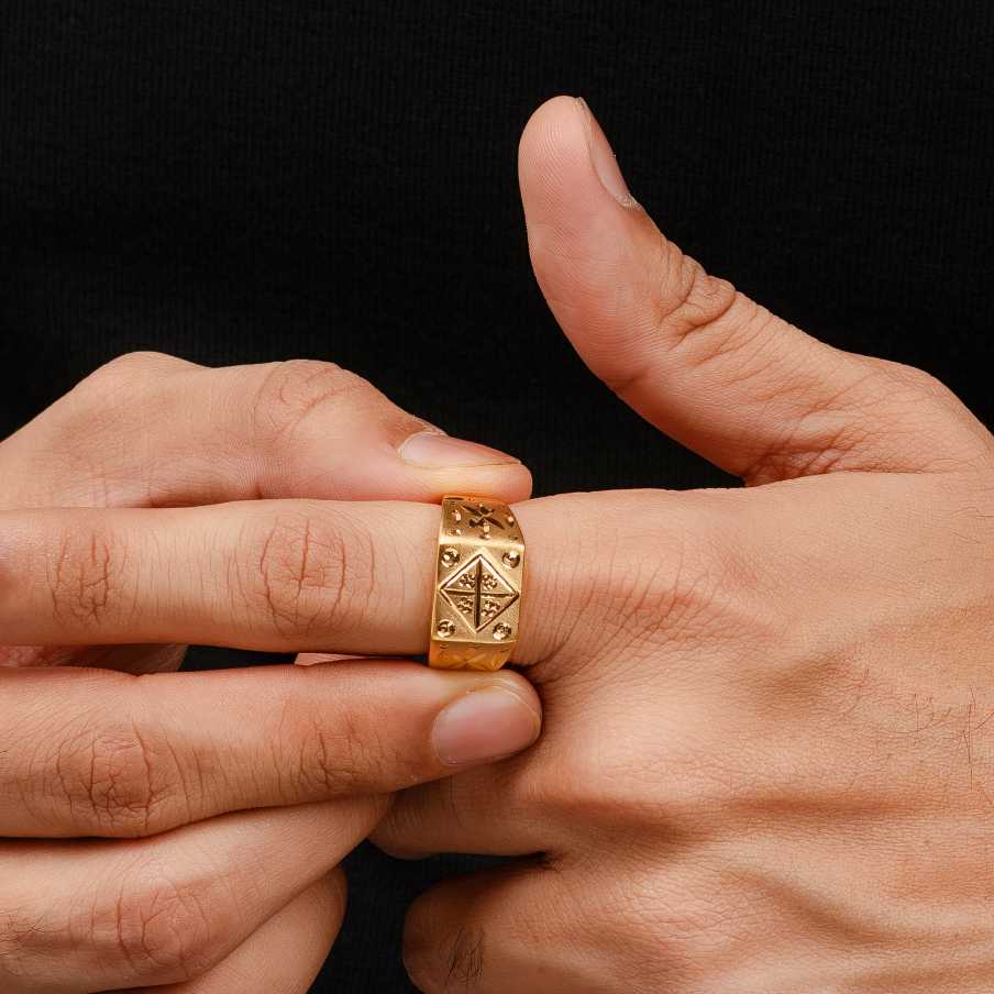 Gold Sovereign Ring - Image 4