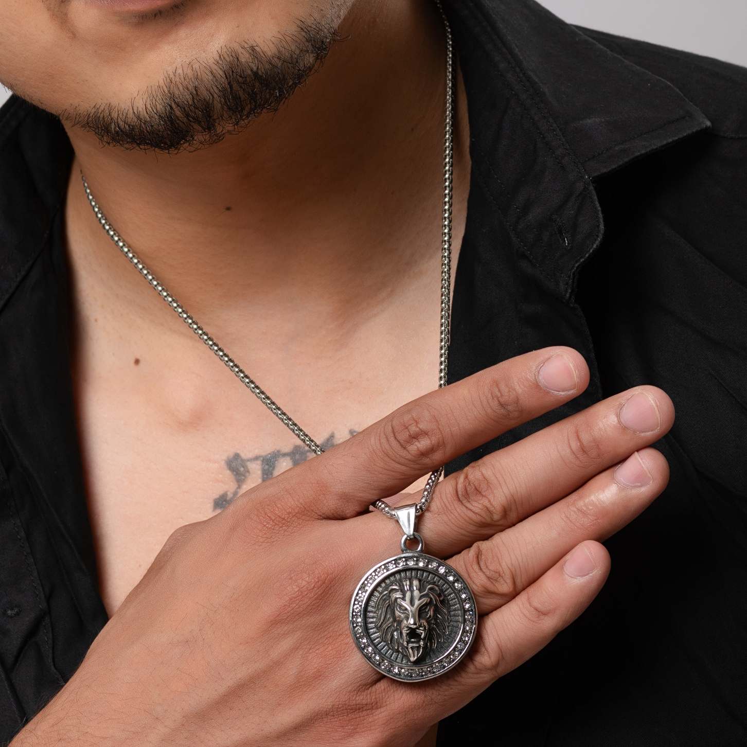 REGAL ROAR NECKLACE - Image 3