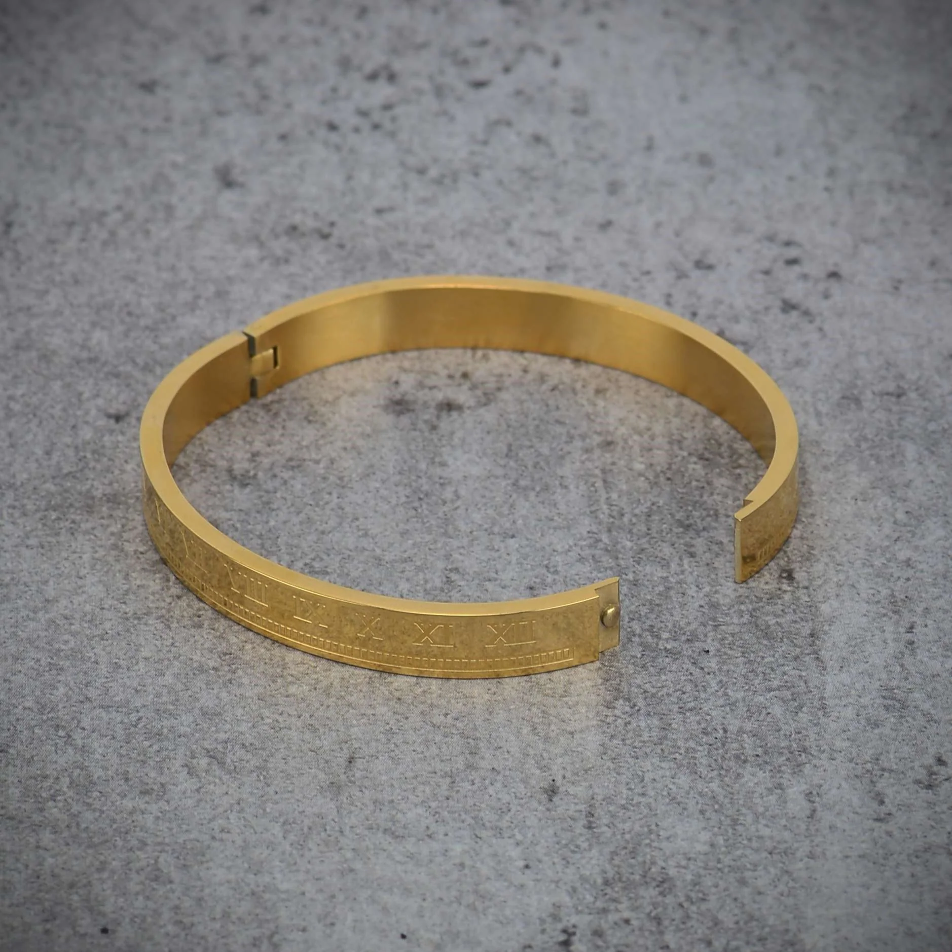 Roman Time Gold Kada - Image 4