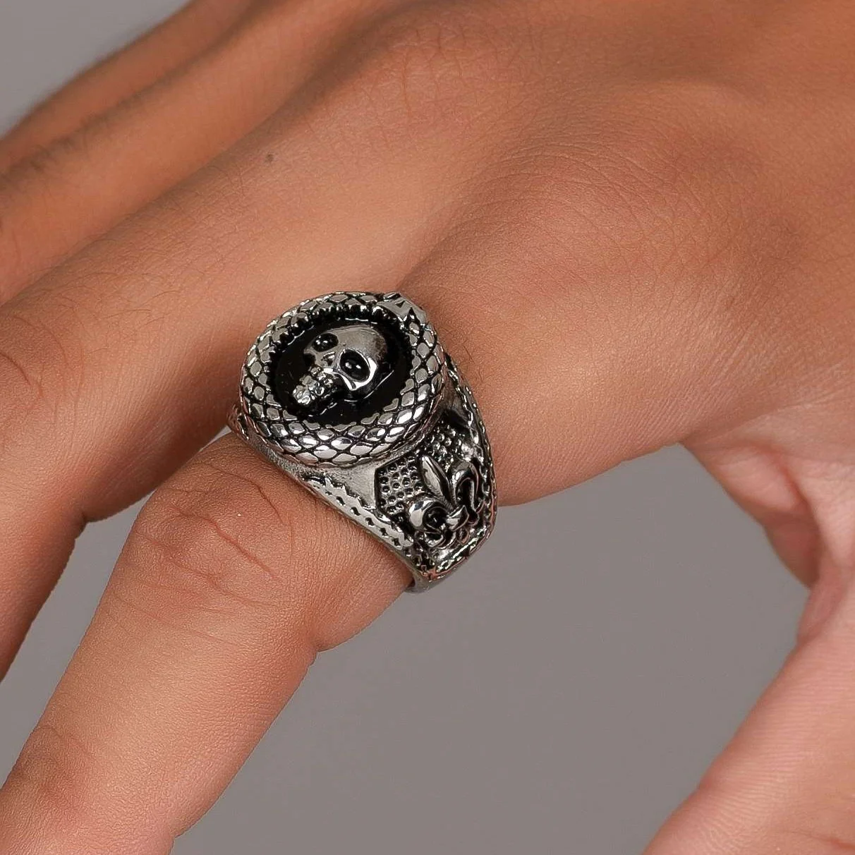 SKULL TOP RING - Image 3