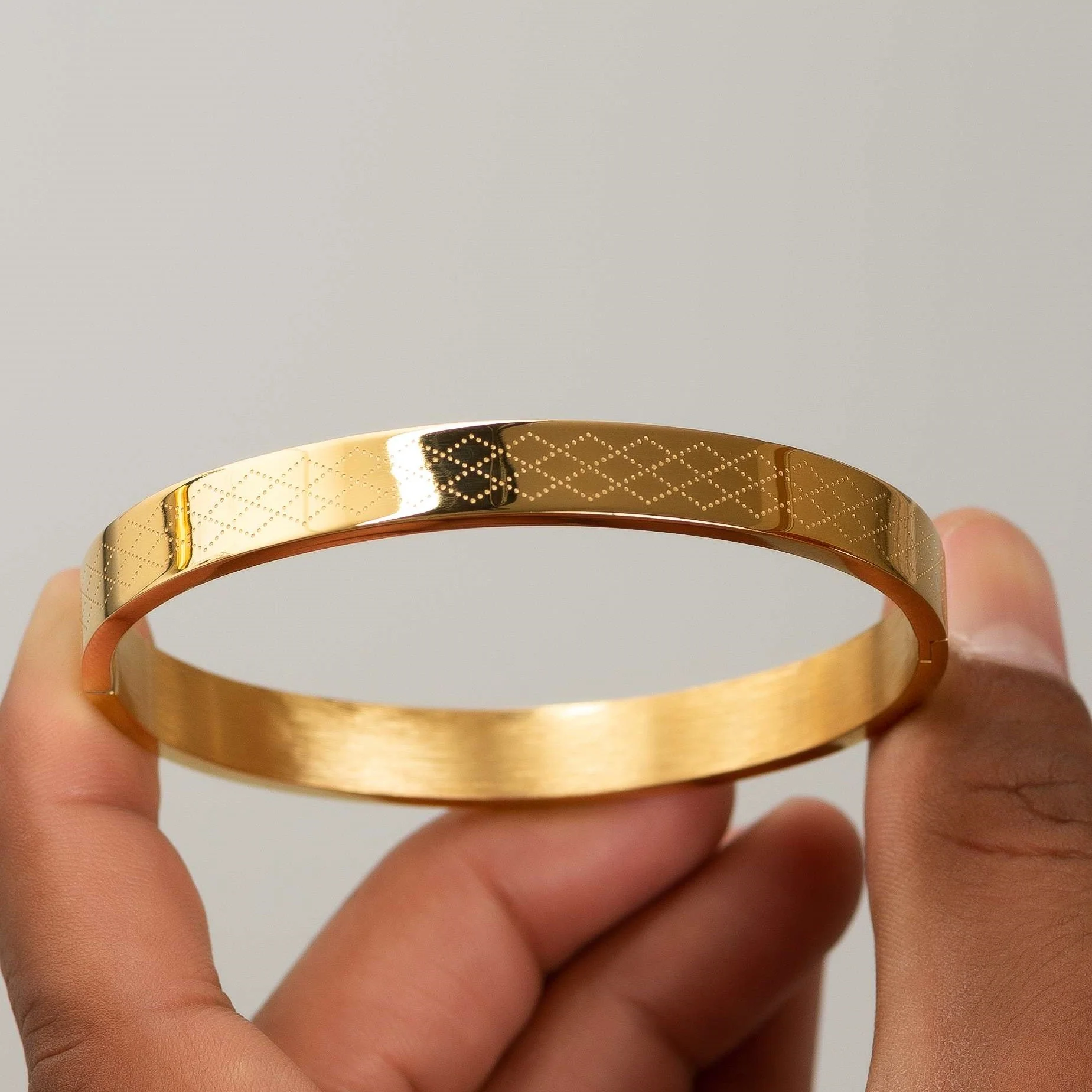 Velvet Dot Gold Kada - Image 3