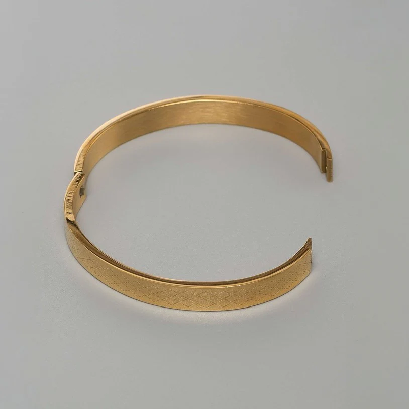 Velvet Dot Gold Kada - Image 4